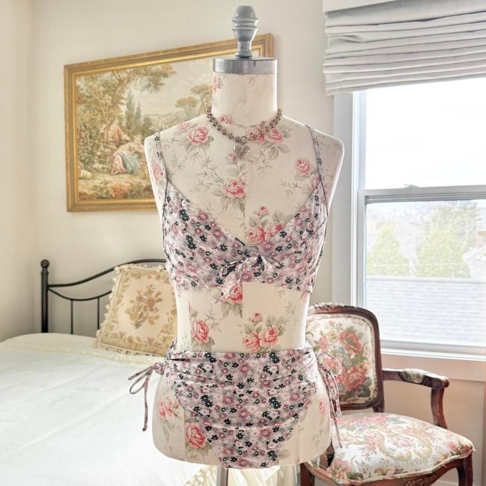 floral retro bikini   Y2K floral tie-front bikini‎ top size 34B